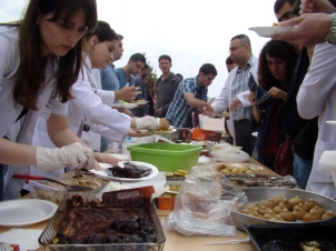 Üniversiteli gençlerden, engeliler için kermes