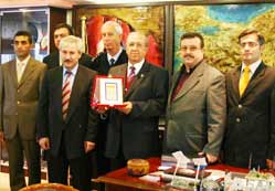 İttifak’tan Tuzcu'ya plaket