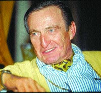 Koç: Eşi türbanlı Köşk'e çıkamaz