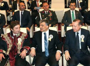 Başkanlık sistemi sultanlık değildir