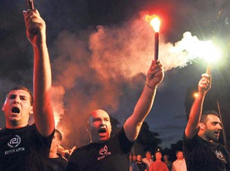 Türk vekiller ırkçılıktan şikayetçi
