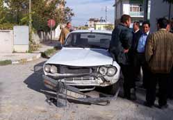 Kaldırımda bekleyen kadına çarptı