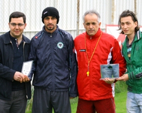 Özdemir ve Yavuz’a plaket