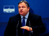 Komşu'da siyaset kördüğüm oldu