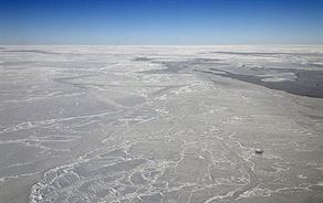 450 bin km²'lik dev buzul eriyor!