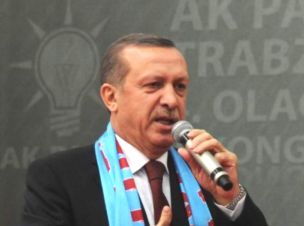 Başbakan'ın boynundaki atkının şifresi