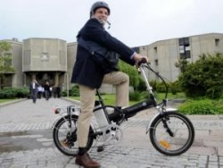 BDP'li Kürkçü TBMM'ye bisikletle geliyor