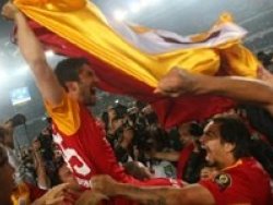 Saracoğlu'nda kupayı aldılar