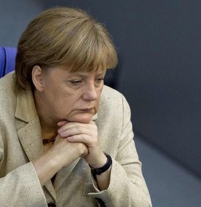 Sarkozy’den sonra Merkel de sandığa gömüldü