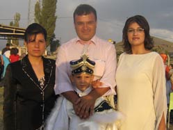 Elmas ailesinden kır düğünü