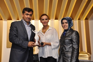 Esra Erol'a Anneler Günü'nde sürpriz