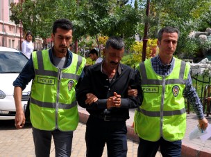 Kiraladıkları araçlarla hırsızlık yaptılar