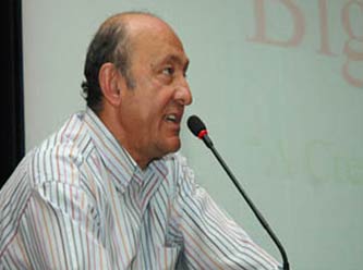 Uzay profesörüne 'fişleme' soruşturması!