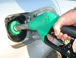 Benzine ve motorine bir indirim daha!