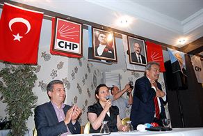 Kamer Genç'ten çıplaklık gafı
