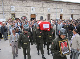 Uzman Çavuş son yolculuğuna uğurlandı