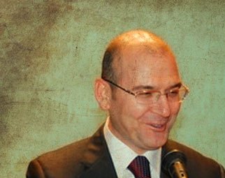 Tek kişilik parti gibi bir siyasetçi!