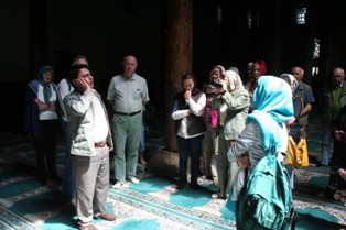 Yabancı turistlerin ezan ilgisi