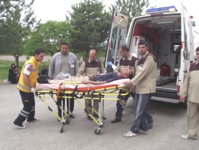 İki römork arasında kalarak yaralandı