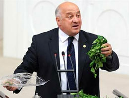 Meclis kürsüsünde 'çay'lı eylem!