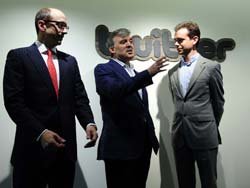 Cumhurbaşkanı Gül Twitter'ın merkezinde