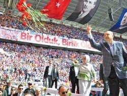 TT Arena'da en büyük alkışı alan Bakan