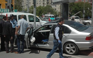 Otomobile silahlı saldırı