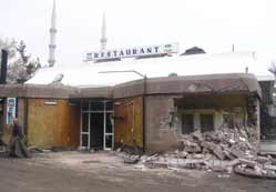 Fuar Restoran yıkıldı