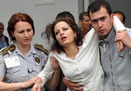 Denize düşen araçtaki iki kişi defnedildi