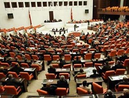 Yıldırım CHP'li vekilin sırasına yürüyünce