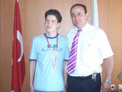 ÖSS birincisine ödül verildi