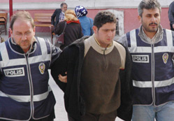 Otobüs parası için kapkaç yaptı