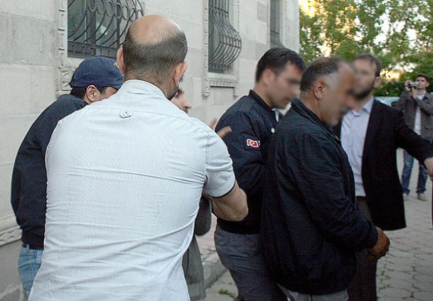 KCK'da 17 tutuklama, 4 tahliye