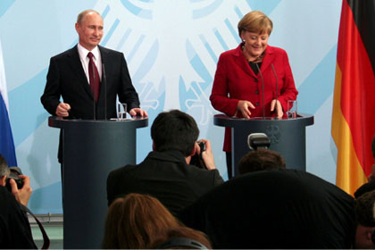 Putin, Merkel'i ikna etti