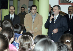 20 bin öğrenciye eşofman