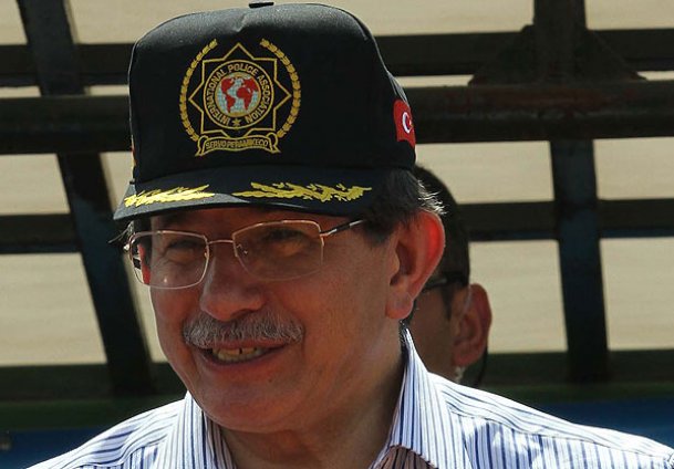 Davutoğlu POLİS oldu