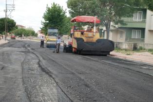 TOKİ yolunda asfalt çalışması