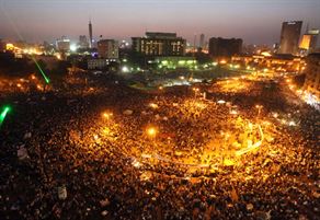 Mısır halkı yeniden meydanlarda