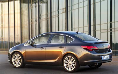 Opel’in yeni Astra Sedan'ı iddialı geliyor