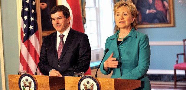 Davutoğlu, Clinton ile bir araya geldi