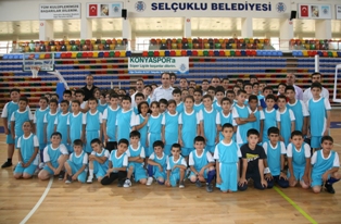 Selçuklu sporcularını bekliyor