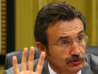 CHP'li vekilin oğlu Tüzmen'e kafa attı