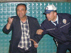 Ağaca çarpan sürücü şaşırttı