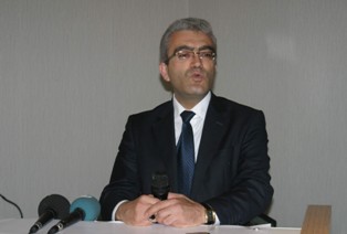 Artık yeter istifa et
