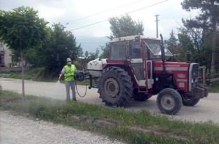 Adsız’da haşere mücadelesi