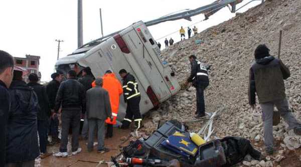 Yolcu otobüsü devrildi: 7 ölü