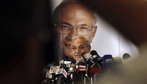 Mısır'da parlamentoya darbe