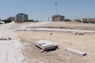 Tarihi höyüğe beton döküldü