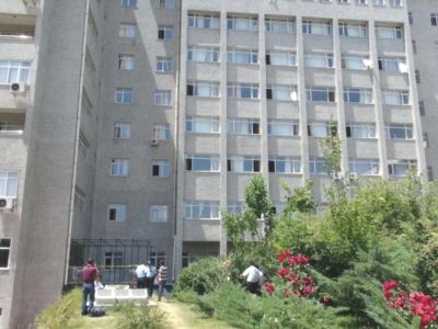 Hastane'nin 2'inci katından düştü