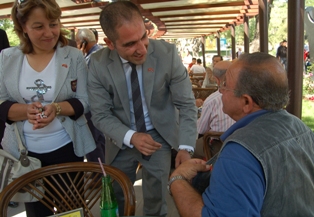 MHP'den ''Bir bayrak da sen tak'' etkinliği
